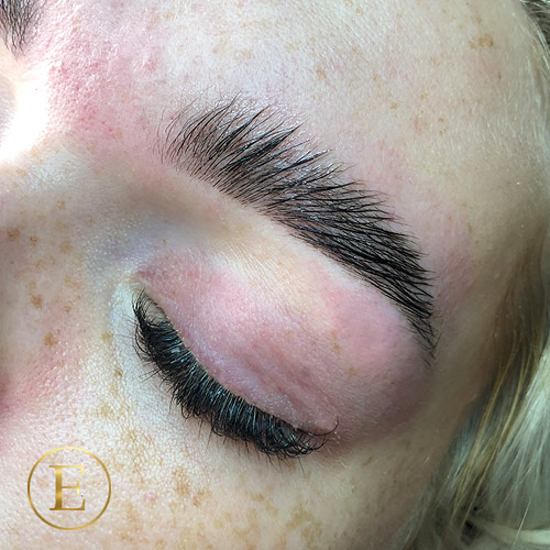 Bryn - Keratin brow lift behandling i Aalborg